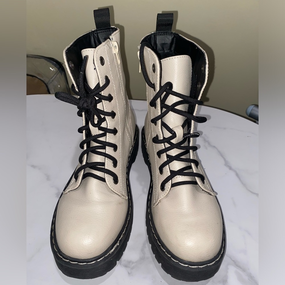 Sincerely Jules Beige Combat Boots — Size 8M